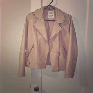 ⭐️💫 price drop!!Light pink faux leather jacket